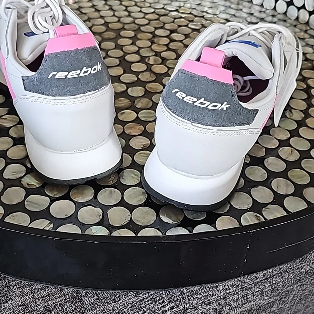 NWT Reebok Athletic Shoes - Picture 4 of 6